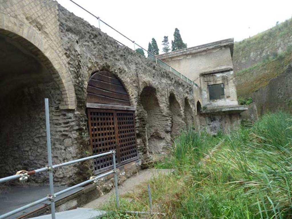 Beachfront, Herculaneum, September 2015. Looking east from steps, along the line of boatsheds.
Another six boatsheds were found towards the east, under the Terrace of Marcus Nonius Balbus.